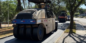 Secretaria de Obras e Vias Públicas realiza recapeamento da pista de caminhada do Parque Ecológico