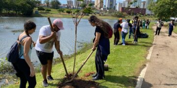 Prefeitura realiza plantio de mudas nativas no Parque Ecológico em celebração ao Dia da Árvore