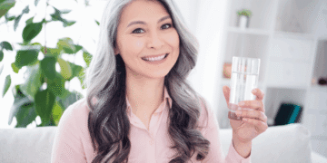 Calor na menopausa: por que o corpo parece “esquentar do nada”?