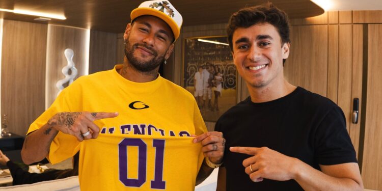 Nikolas Ferreira surge com Neymar em novo vídeo e ironiza: “Não é sobre política, é só futebol”